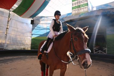 完成當馬術選手心願