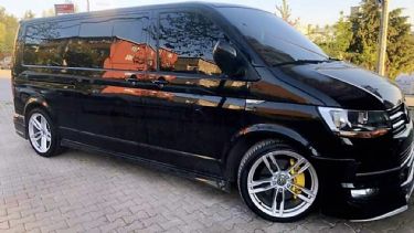 車型:九人座箱型車